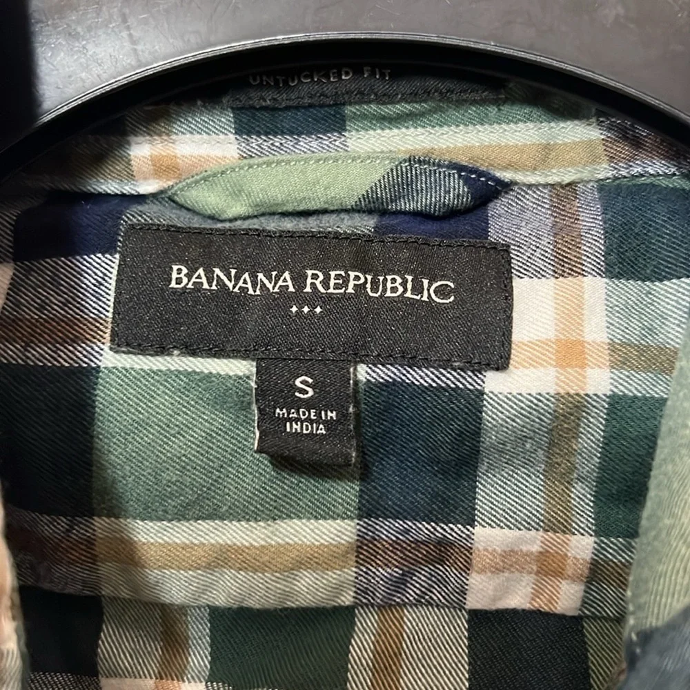 Men’s Banana Republic size Small button up‎ untucked fit green blue pattern